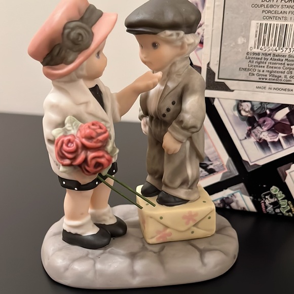 Kim Anderson’s Pretty as a Picture figurine. Porcelain figurine NIB - Picture 2 of 10